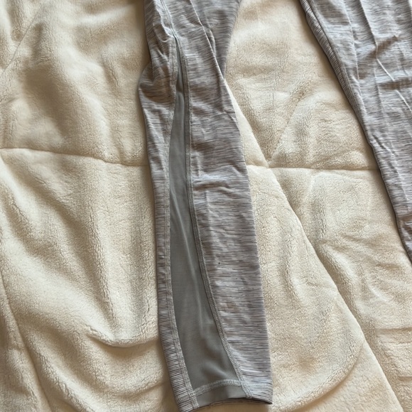 LULULEMON Fast and Free High-Rise Leggings 28” - Picture 3 of 7